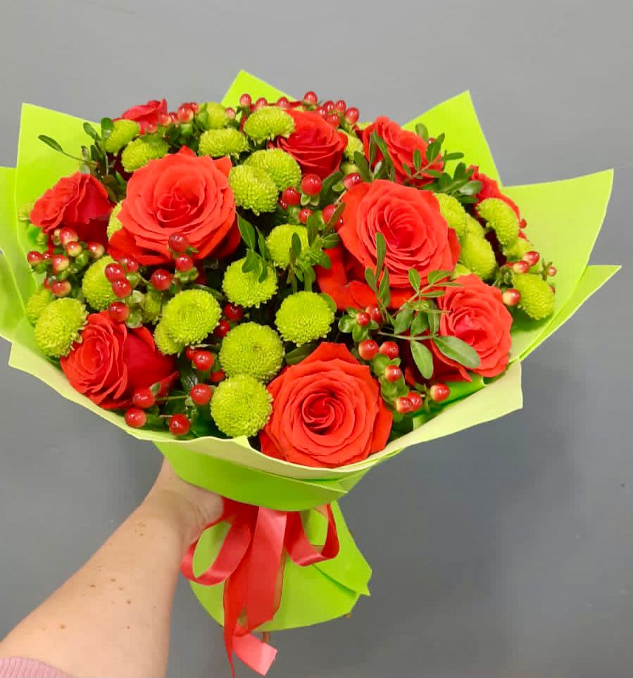 Букет цветов из: Хризантемы и Розы в Гремячево