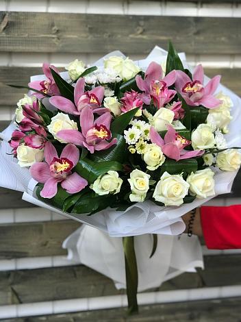 Букет цветов из: Розы и Хризантемы в Гремячево