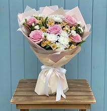Букет цветов из:  Гвоздики, Орхидеи и Розы в Гремячево