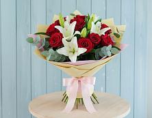 Букет цветов из:  Лилии и Розы в Гремячево