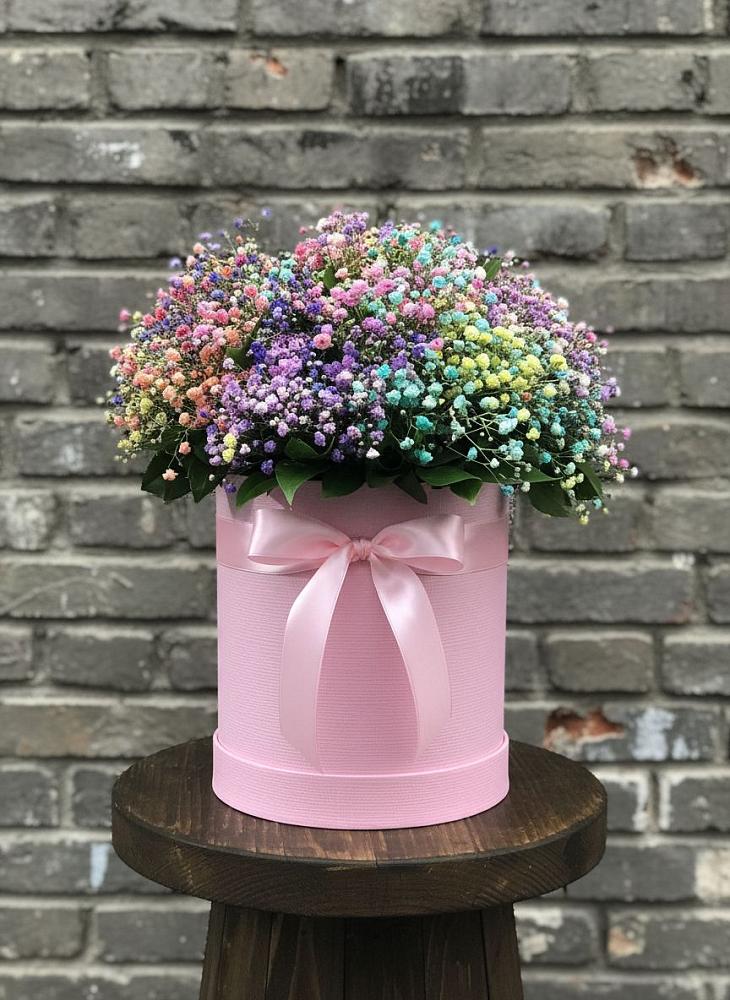 Цветочная композиция из Гипсофила и Розы в шляпной коробке в Гремячево