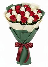 Букет Микс из красных и белых роз в Гремячево