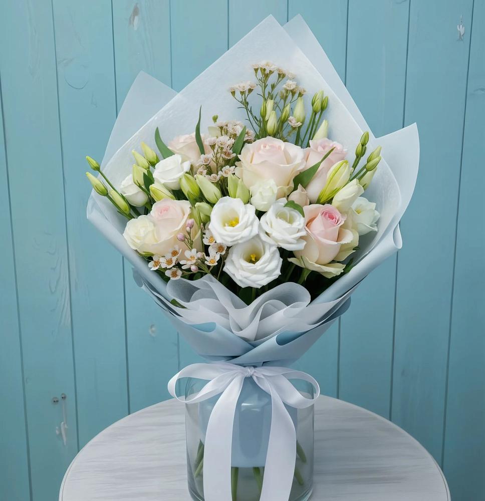 Букет цветов из: Розы и Лизиантусы в Гремячево