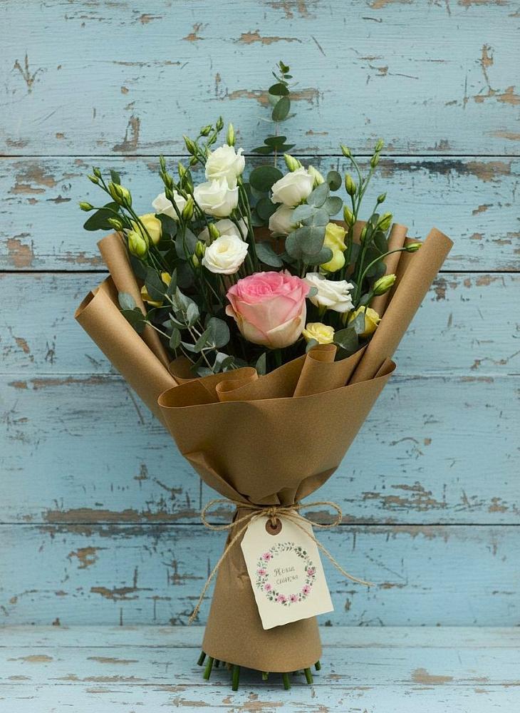 Букет цветов из: Розы и Лизиантусы в Гремячево