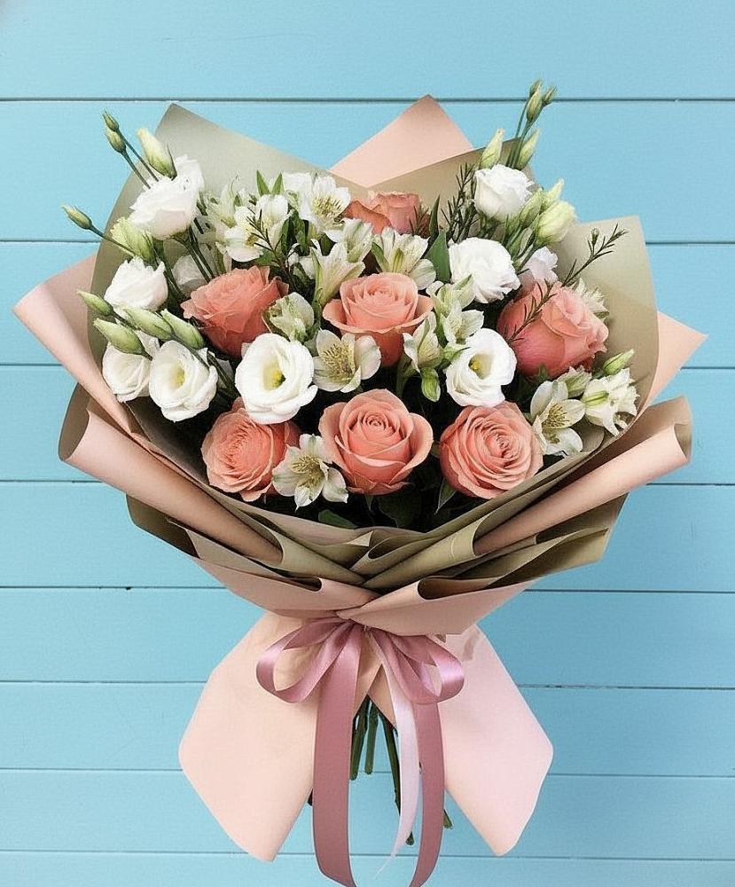 Букет цветов из: Розы, Альстромерии и Лизиантусы в Гремячево
