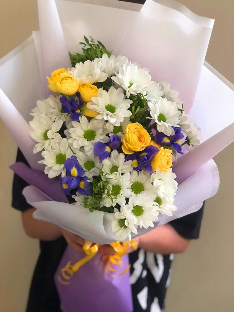 Букет цветов из: Ирисы, Хризантемы и Розы в Гремячево