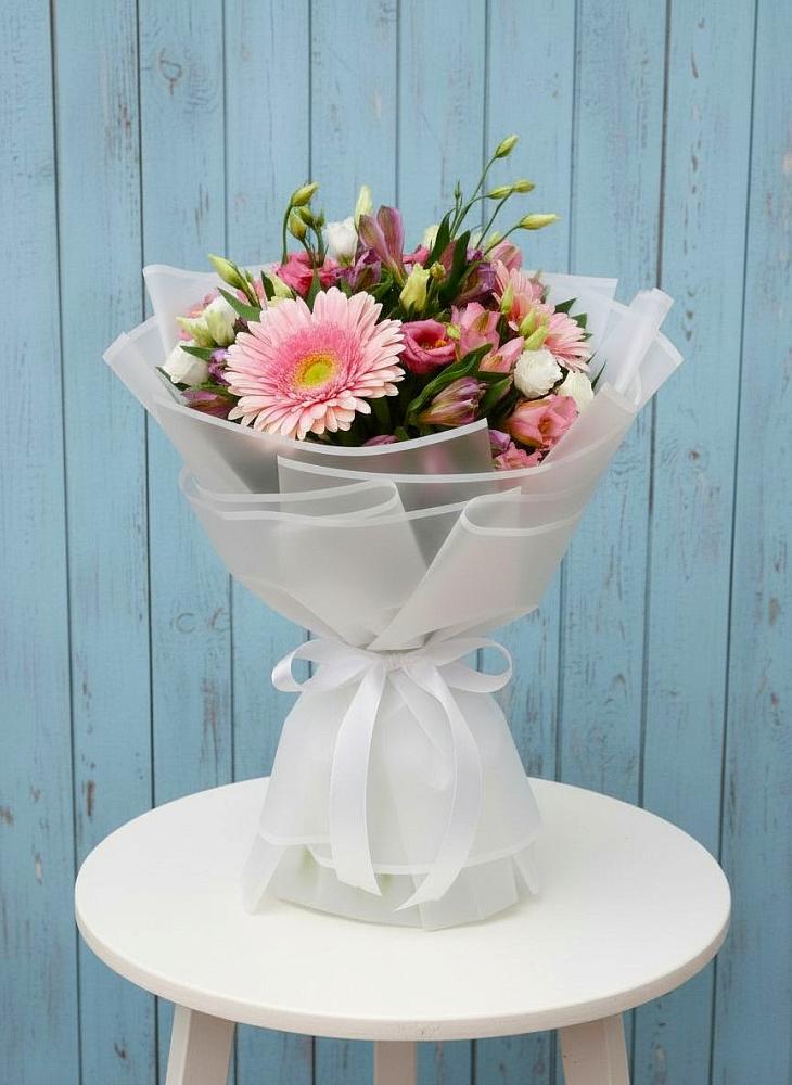 Букет цветов из: Герберы, Альстромерии и Лизиантусы в Гремячево