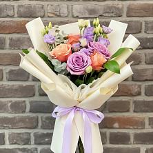 Букет цветов из:  Лизиантусы и Розы в Гремячево