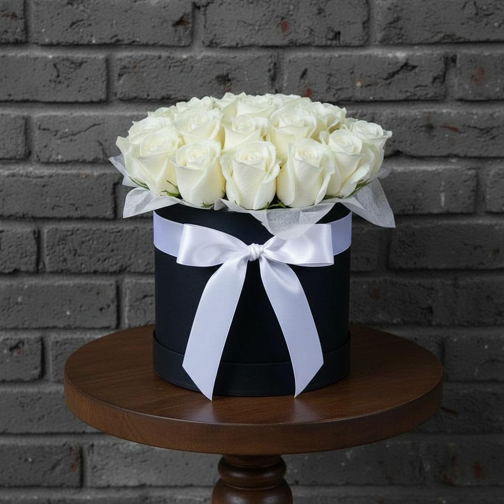 Цветочная композиция из Розы в шляпной коробке в Гремячево