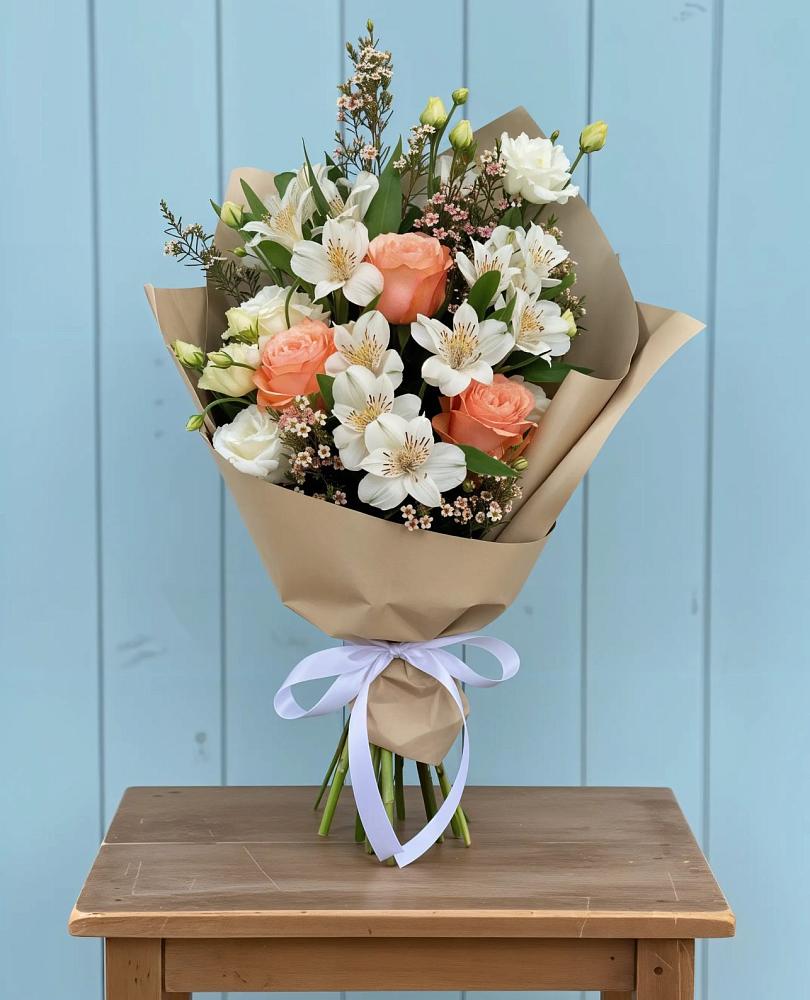 Букет цветов из: Альстромерии, Лизиантусы, Розы и Хризантемы в Гремячево